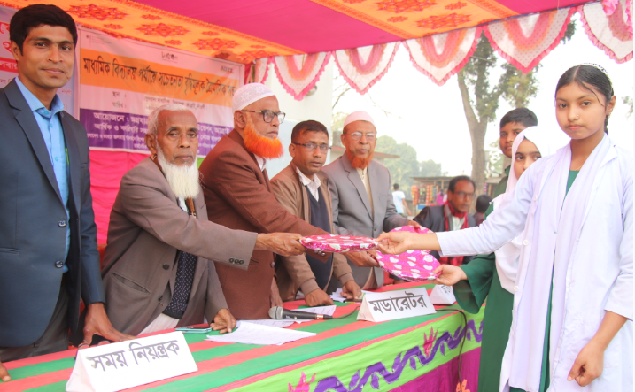 নওগাঁর আত্রাই স্কুল পর্যায়ে রচনা ও বিতর্ক প্রতিযোগিতা অনুষ্ঠিত